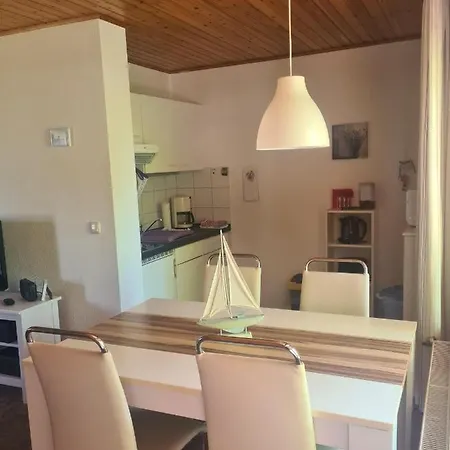 Schickebude-steinhude-3-400m-zum-naechsten-oeffentlichen-wasserzugang-5-minuten-zur-badeinsel-ruhige-lage-mit-schoenem-aussenbereich Apartament *